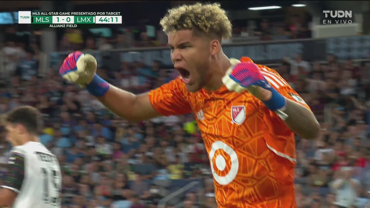 ¡Tiene un imán en la manos! St. Clair hace un atajadón ante Dinenno