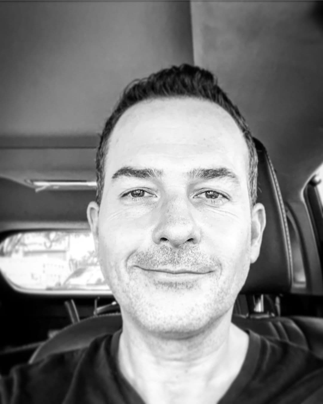 El fin de semana de Carlitos Calderón y el de muchos latinoamericanos se tornó gris después de la noticia de la muerte de José José: "De esos artistas que uno recuerda en dónde estaba cuando oyó su voz por primera vez. ¿Dónde estabas tú? Nunca será olvidado. Descanse en paz José José".