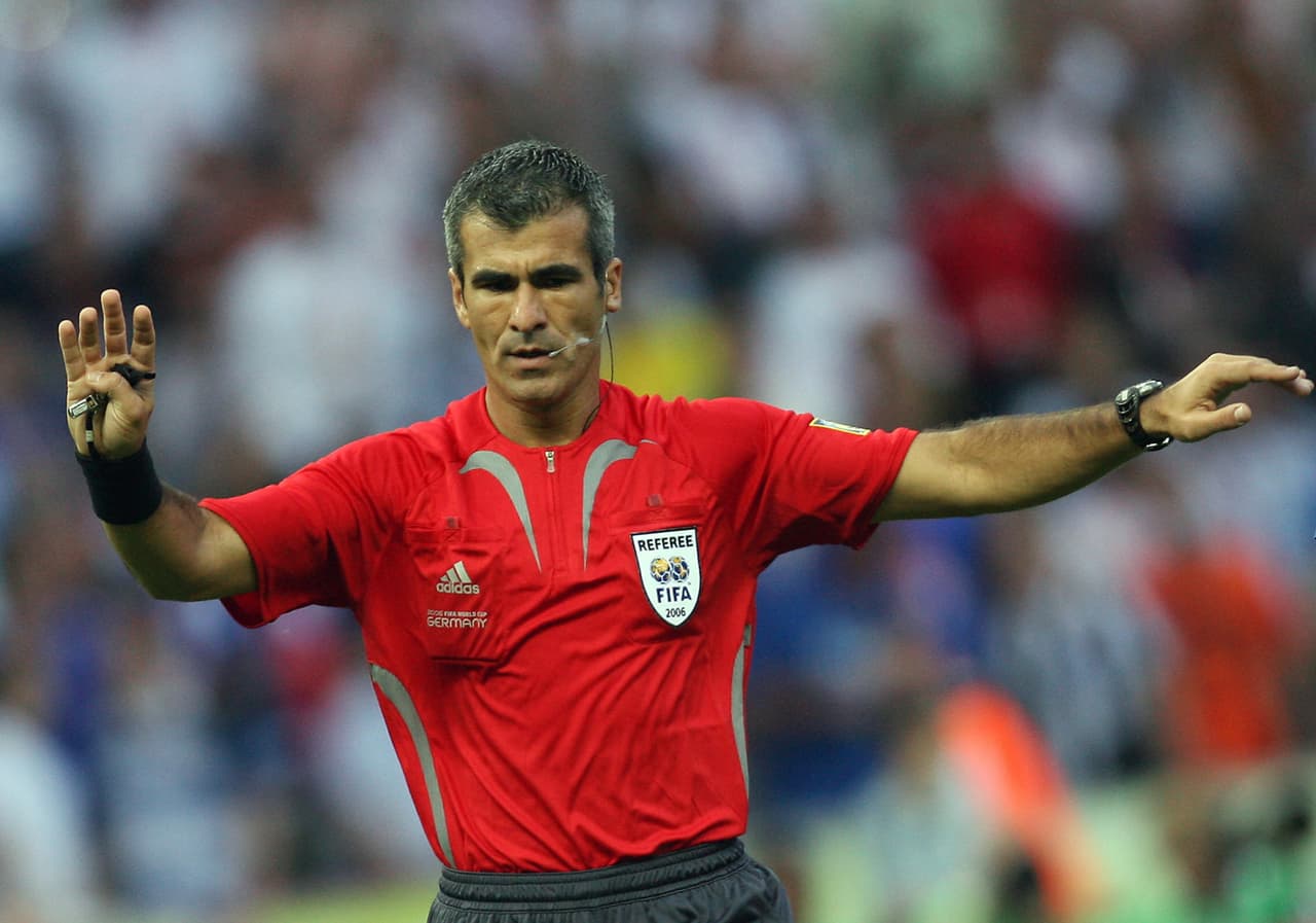 Este es el otro árbitro argentino que ha pitado recientemente en una Final de la Copa del Mundo. Quizás muchos lo recuerden, se trata de Horacio Elizondo, en Alemania 2006.