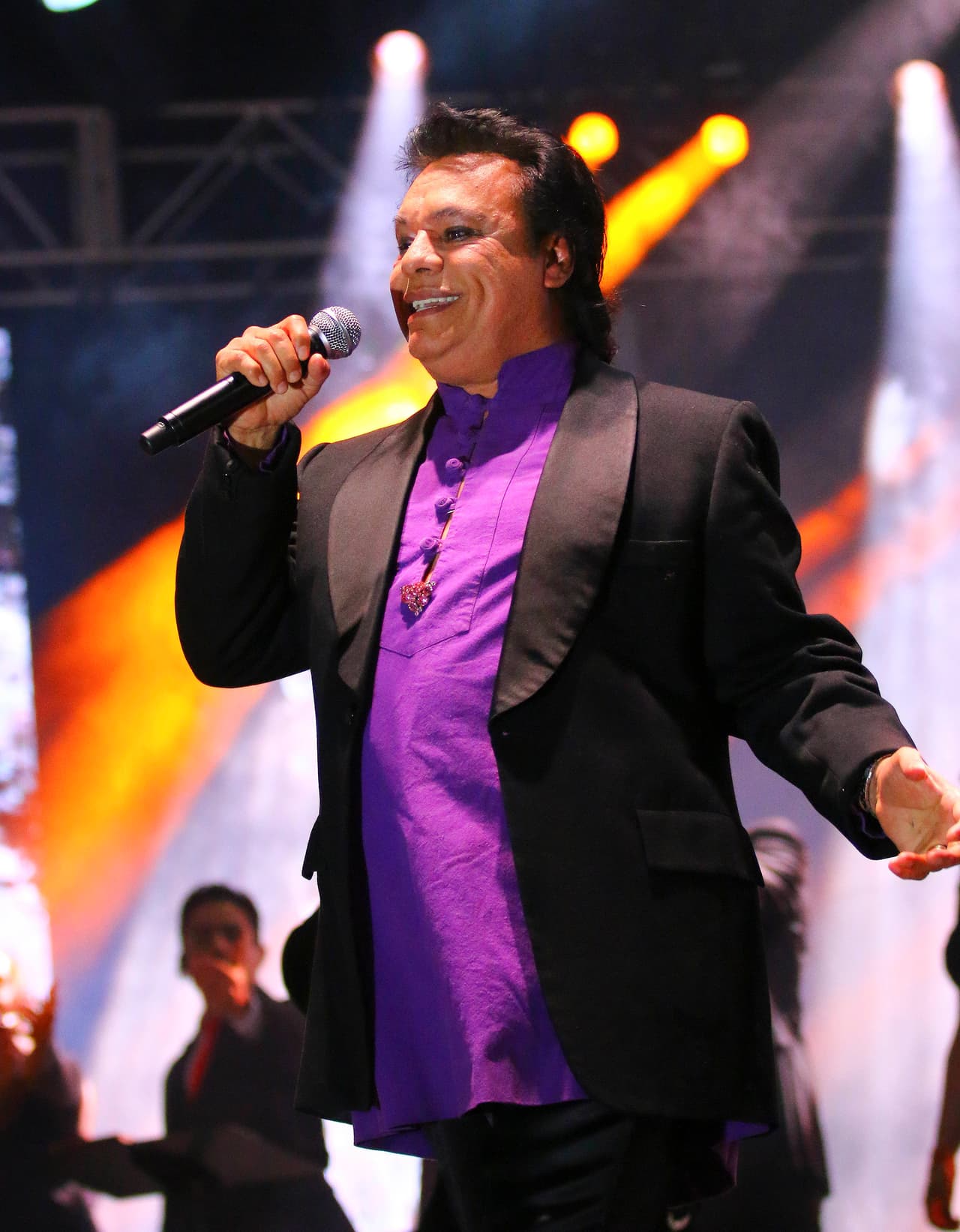 Según datos de Billboard, el tour del 'Divo de Juárez' denominado 'Bienvenidos al Noa Noa' obtuvo ingresos por $37,196,381 millones de dólares.