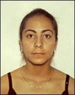 <h3 class="cms-H3-H3">Paola A. Fonseca</h3>
<br>
<br>Esta mujer de 44 años 
<b><a href="https://www.dea.gov/fugitives/paola-fonseca" target="_blank">está acusada de conspirar para distribur heroína. </a></b>
<br>
<br>La agencia indica que Fonseca 
<b>violó su libertad condicional </b>y cree que su último domicilio conocido está en Chicago, Illinois. 
<br>
<br>