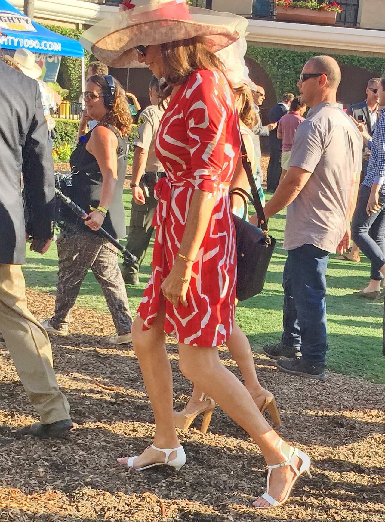 Caitlyn Jenner acudió al evento deportivo Del Mar, para dar la bienvenida al verano.