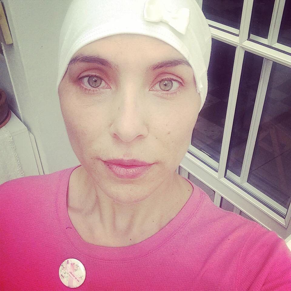 El camino no ha sido fácil desde que comenzó con su tratamiento. 
<b>Lorena</b> soportó 16 quimioterapias y en algunas ocasiones les pidió a los doctores y a su familia que la dejaran morir porque no soportaba los dolores que éstas le traían.