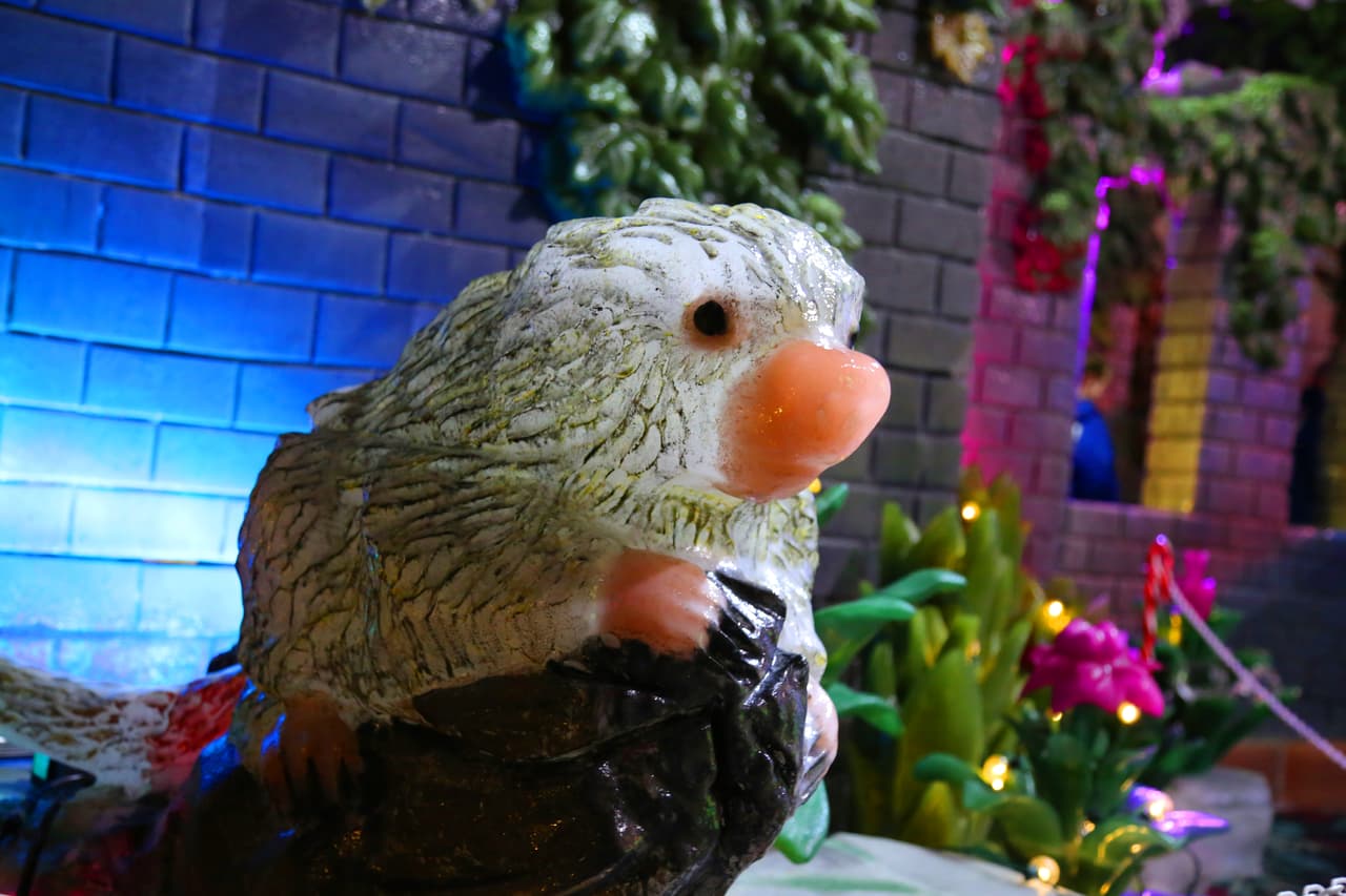 El equipo de escultores que creó la exhibición Ice Land está liderado por el señor Qiu Guanghui, un renombrado maestro en el arte de esculpir hielo.