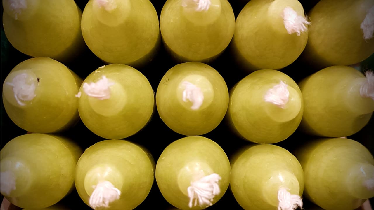 Por su energía positiva, puedes encenderlas para ganarte la confianza o aprobación de alguien más, sobre todo a nivel empresarial, puesto que ayudan a construir buenas relaciones, tanto a nivel personal como laboral. Abre caminos fácilmente.