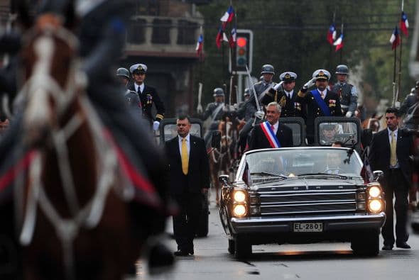 "¡Los violentistas en este país nunca van a tener la última palabra!", gritó Piñera, en una de la decena de veces que fue increpado por asistentes, en incidentes que dejaron 16 detenidos en el interior del Congreso, según la Policía.