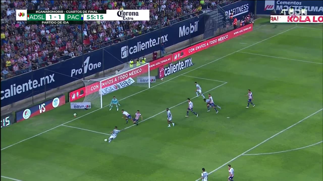 ¡TIRO ATAJADO! disparo por Víctor Guzmán.