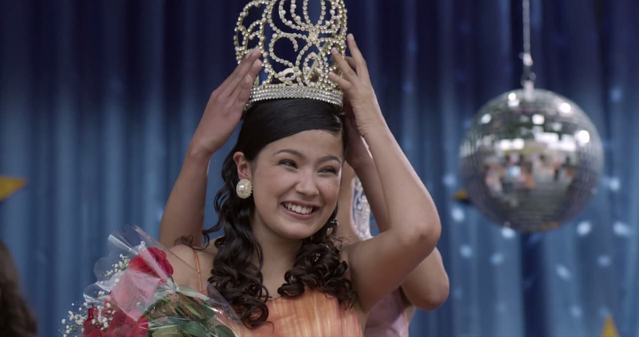 Con su belleza, simpatía y sencillez, robó las miradas de Joaquín Guzmán, quien la ayudó a convertirse en la Reina de la Feria del Café y la Guayaba en 2006.