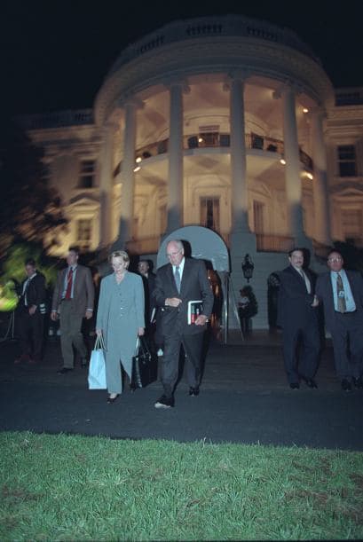 Dick y Lynne Cheney dejan la Casa Blanca. (Imagen del Archivo Nacional de EEUU).