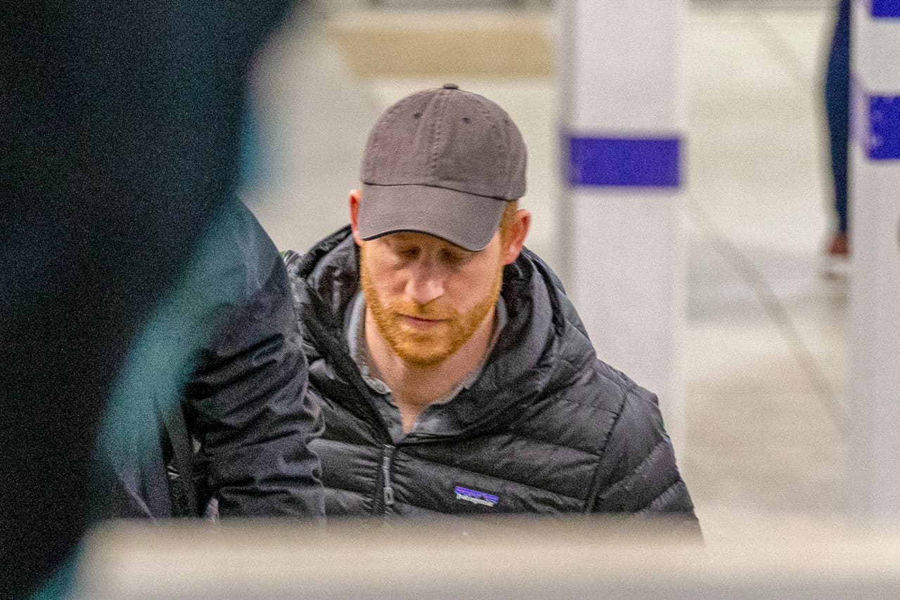 La de Edimburgo se trata de la primera aparición pública del príncipe Harry en territorio británico luego de haberse trasladado a Canadá tras su 
<b><a href="https://www.univision.com/famosos/la-reina-isabel-da-su-bendicion-a-los-planes-de-independencia-del-principe-harry-y-meghan-markle-fotos" target="_blank">anuncio de separación</a></b>
<a href="https://www.univision.com/famosos/la-reina-isabel-da-su-bendicion-a-los-planes-de-independencia-del-principe-harry-y-meghan-markle-fotos" target="_blank"> </a>como miembro de alto rango de la familia real británica y la intención de buscar, junto con Markle, la independencia económica.
<br>