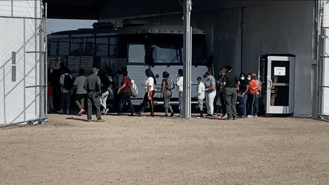 En la frontera, autoridades advierten de graves consecuencias para inmigrantes bajo el Título 8