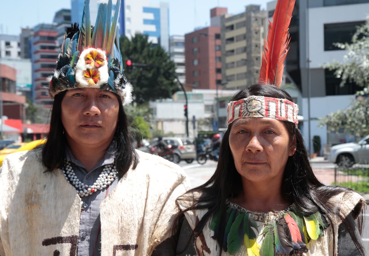 Manari Ushigua y su hermana, Gloria