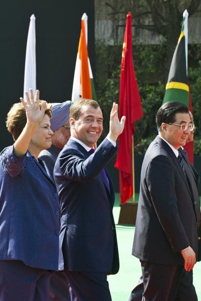 El FMI y el BM deben "reflejar el peso de los países emergentes en la composición de las cuotas de las direcciones respectivas", dijo Dilma Rousseff, quien también abogó por una reforma del Consejo de Seguridad para dar cabida a países como Brasil, India o Sudáfrica.