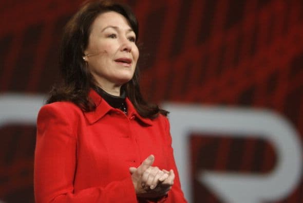 24.- SAFRA CATZ: Citada como la ejecutiva mejor pagada, con un salario aproximado de más de $51 millones en el año de 2011, sus habilidades han generado adquisiciones millonarias. Es la actual Jefa de finanzas de Oracle.