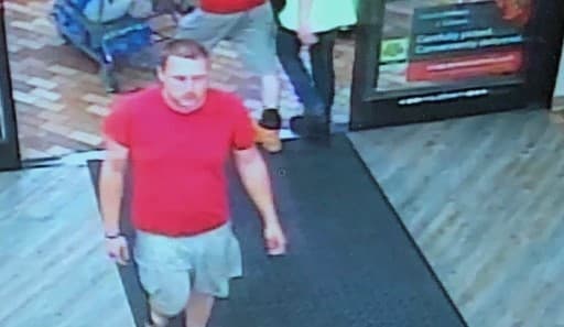 Sospechoso arroja salsa picante a un empleado del supermercado que le pidió que usara un cubrebocas