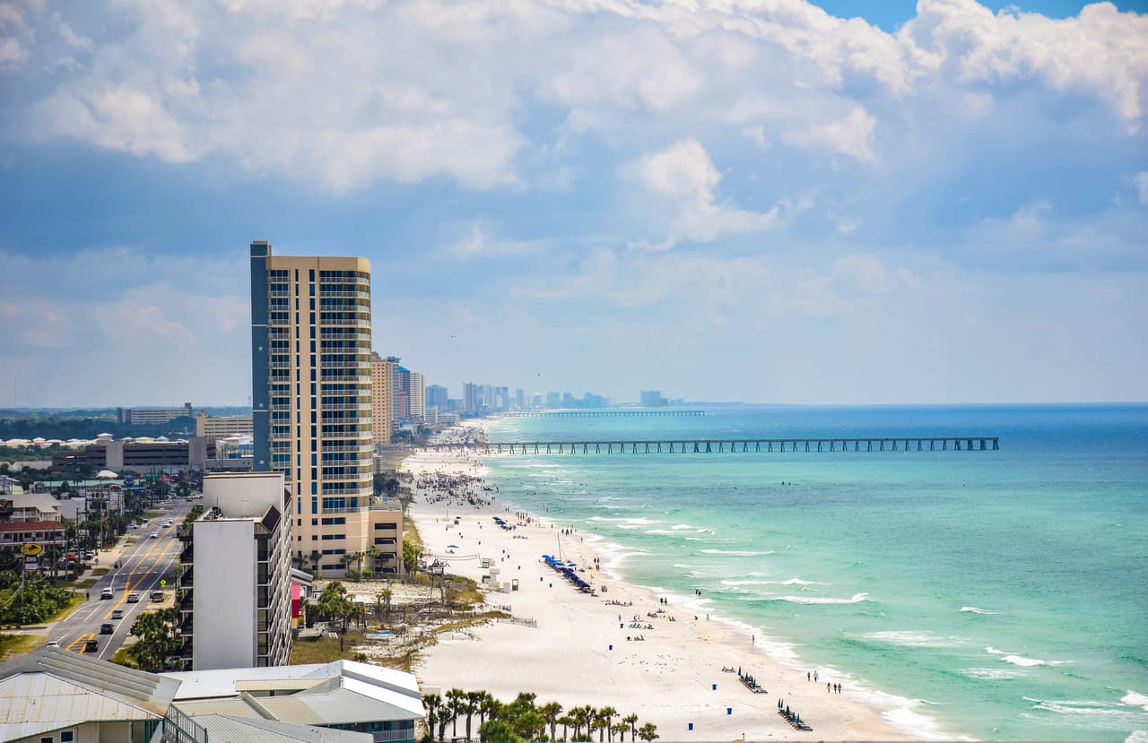 <b>Puesto 21. Panama City Beach. Panama City Beach, Florida.</b>
<br>
<br>Esta zona de playas en el llamado 'Panhandle' de Florida tiene un promedio de 320 días de sol al año. Al final de la primavera y durante el verano, las temperaturas más cálidas transforman las aguas en templadas.