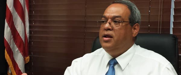 Senador PNP pide detener adopción por parejas del mismo sexo 