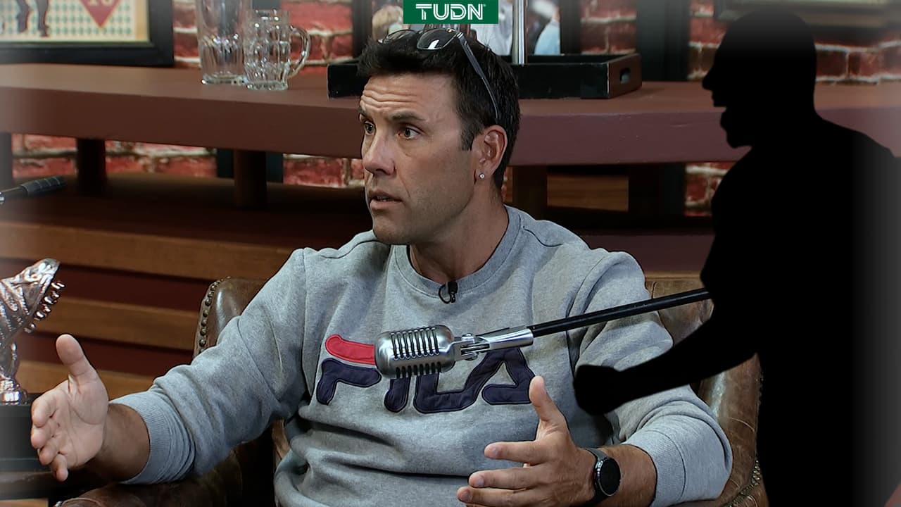 El día que Ruso Zamogilny golpeó a un compañero ¿a quién fue?