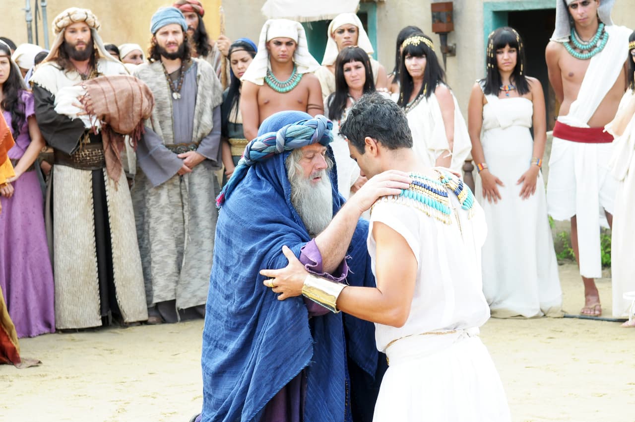 Después de sus conmovedoras palabras, los dos se abrazaron llenos de cariño.