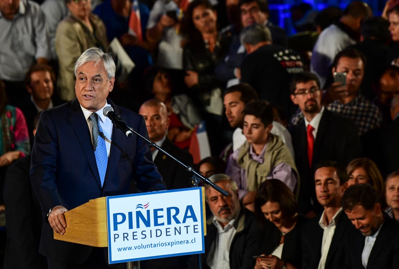 "Las mujeres se hacen las muertas y los hombres nos tiramos encima y nos hacemos los vivos": el chiste machista de Piñera agita la campaña en Chile