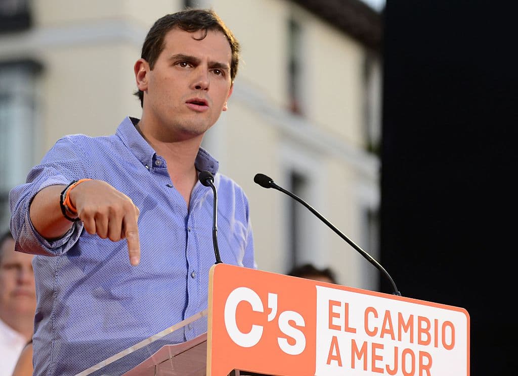 "Hoy los moderados tenemos un reto", dijo el líder de Ciudadanos, Albert Rivera, al depositar su voto.