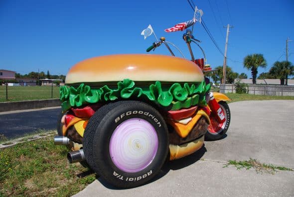 Queso, lechuga, jitomate, cebolla, mayonesa y está lista para ser el antojo de las calles.
