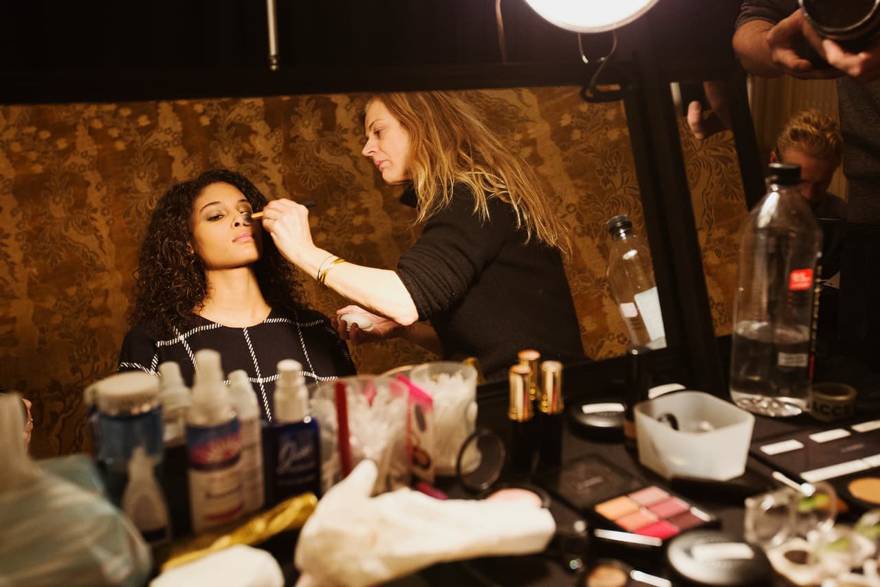 La creación del maquillaje estuvo a cargo de la reconocida maquillista de origen ingles Diane Kendal.