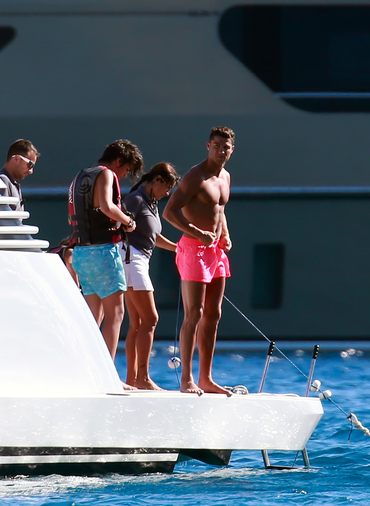 Después de refrescarse Cristiano volvió al yate.