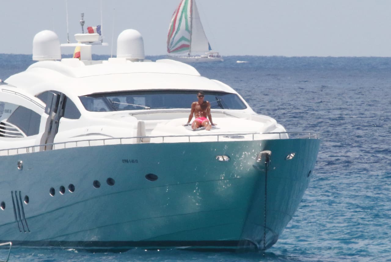 Cristiano Ronaldo sigue de paseo junto a su familia, relajándose después del estrés de la Eurocopa.