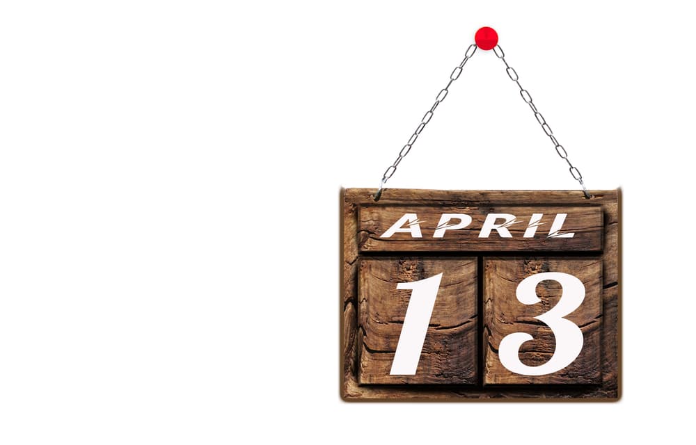 Nada serio, así que a celebrar pues tienes frente a ti un martes estupendo con la vibración del cuatro, solidez y sorpresas gratas que quiero que compartas con nosotros en los noticieros astrológicos.