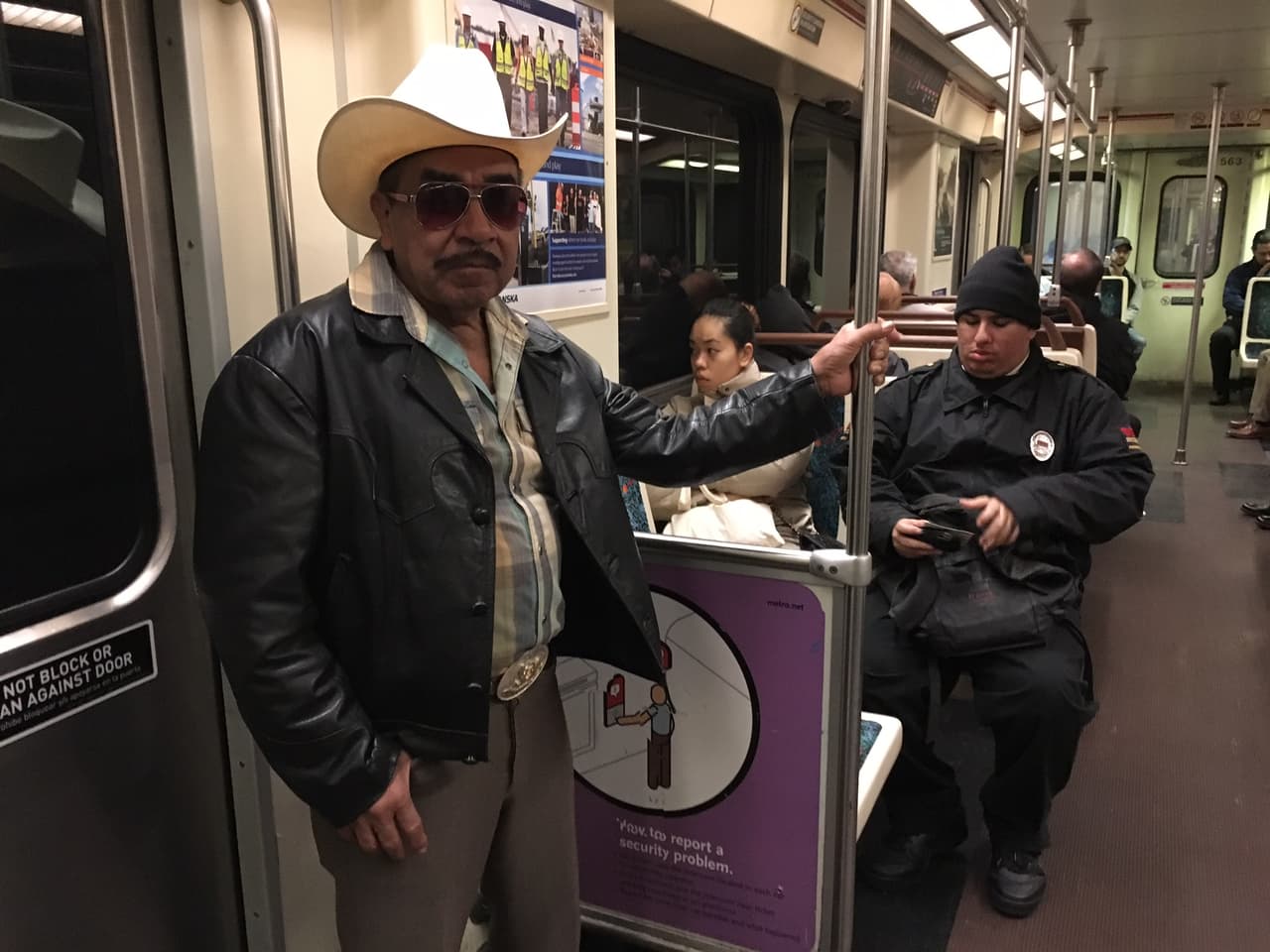 Paulino Pacheco, un inmigrante mexicano, utilizó la Línea Roja del metro sin temor a la llamada que había alertado de una amenaza en esa ruta.