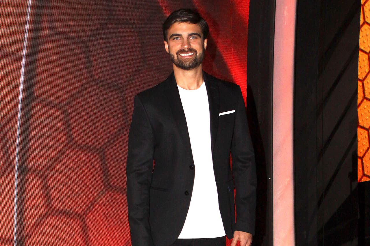 Geraldine Bazán tiene una relación sentimental con el actor argentino 
<b><a href="https://www.univision.com/famosos/geraldine-es-una-gran-mujer-me-tiene-enamorado-santiago-ramundo-confiesa-que-esta-feliz-con-su-romance-fotos" target="_blank">Santiago Ramundo</a></b> (foto), con quien sale desde inicios de este 2019, aunque la actriz ha dicho que sus hijas aún no conviven con él.