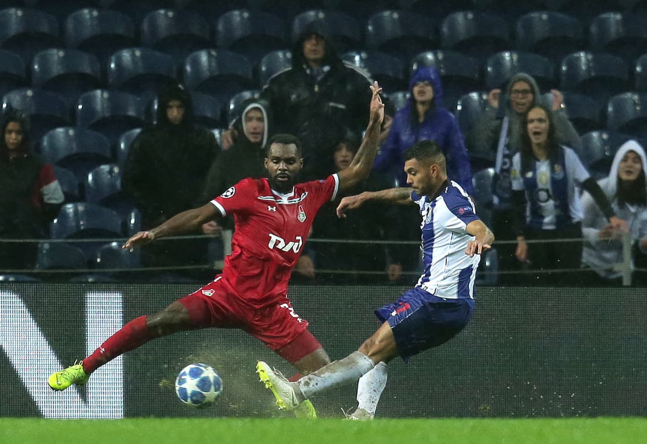 Pero poco duró la esperanza de la oncena rusa. A los 67 minutos el 'Tecatito' Corona con este disparo de pierna zurda volvió a poner tierra de por medio entre ambos equipos.
