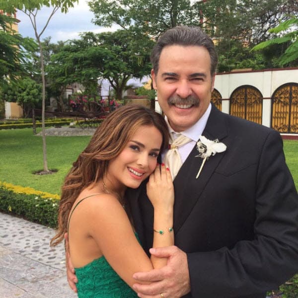 <b><a href="http://www.univision.com/novelas/las-amazonas/las-amazonas-diana-enfrento-a-victoriano-para-no-casarse-con-elias-escena-del-dia-video">'Diana'</a></b> es muy apegada a su padre, sobre todo en los negocios, pues ella le ayuda en la empresa de lácteos.