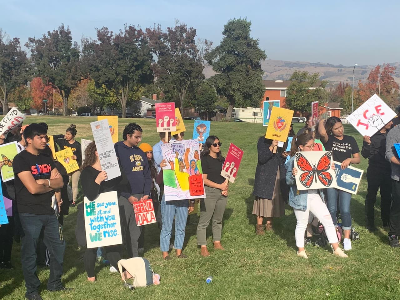 Los jueces liberales enfatizaron la gran cantidad de individuos, empresas y otros que han confiado en el programa. La magistrada Sonia Sotomayor exigió al procurador general, Noel Francisco, que dijera si la administración consideraba todo el daño que causaría terminar el programa, o si era solo una "elección para destruir vidas".