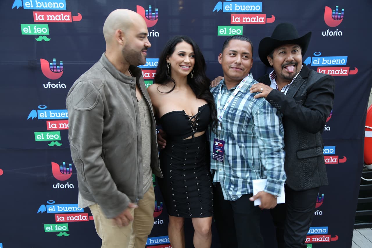 Raúl 'El Pelón', Carla Medrano y El Feo premiaron a sus oyentes con una noche inolvidable al lado de Calibre 50 en un bote privado.