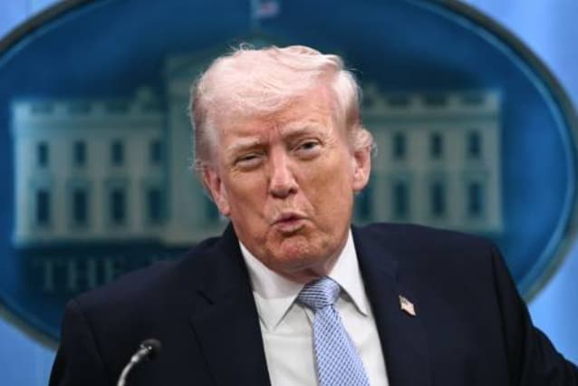 Cómo funciona la sección 4 de la 25.ª enmienda con la que legisladores buscan incomodar a Trump 