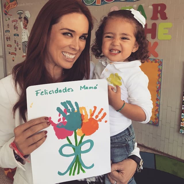 Y muy orgullosa de sus retoños, de quienes se ve que heredaron su belleza.