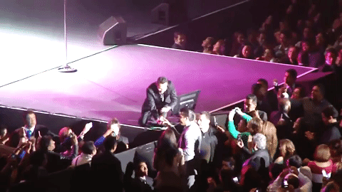 En Yotube hay un sinfín de videos de pedidas de mano en conciertos de Marc, sin embargo, llama la atención este en el que el cantante es quien entrega el anillo a la joven a la que su novio le pide matrimonio durante un concierto en la Ciudad de México, en 2013.