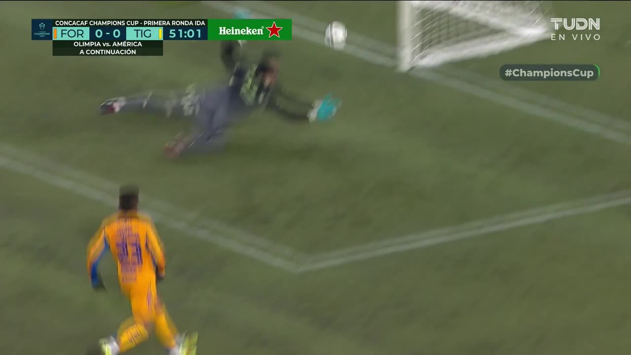 ¡Atajada brutal de Nahuel! El argentino mantiene el 0-0