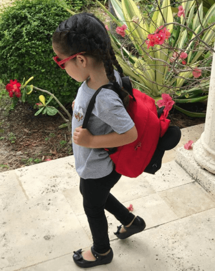 Como toda una niña grande, Giulietta tomó su mochila y se alistó para comenzar su festejo de cumpleaños.