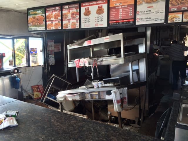 Monserrat Damián González, Hugolina Guerrero, Erica Acevedo demandan a 'Church's Chicken' tras sufrieron graves quemaduras que los mantiene hospitalizados.