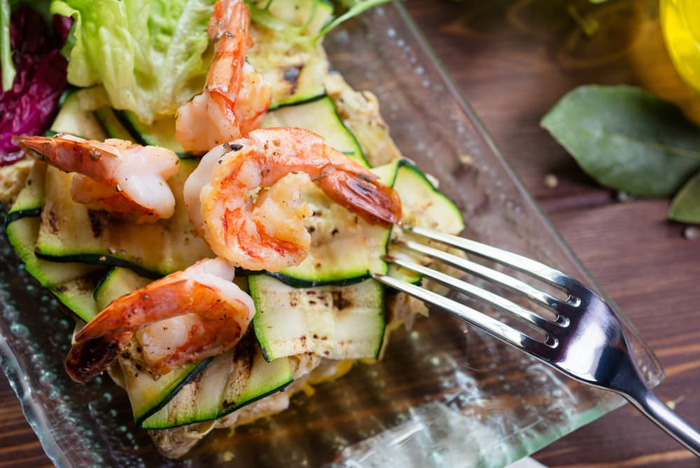 <b>Salud -</b>
<br> Mucho cuidado con los alimentos de origen animal que ingieres en estos días porque tienes la sensibilidad muy alta y si no cocinas bien la carne y extremas tus precauciones al consumir mariscos, pescados y pollo podrías enfermarte