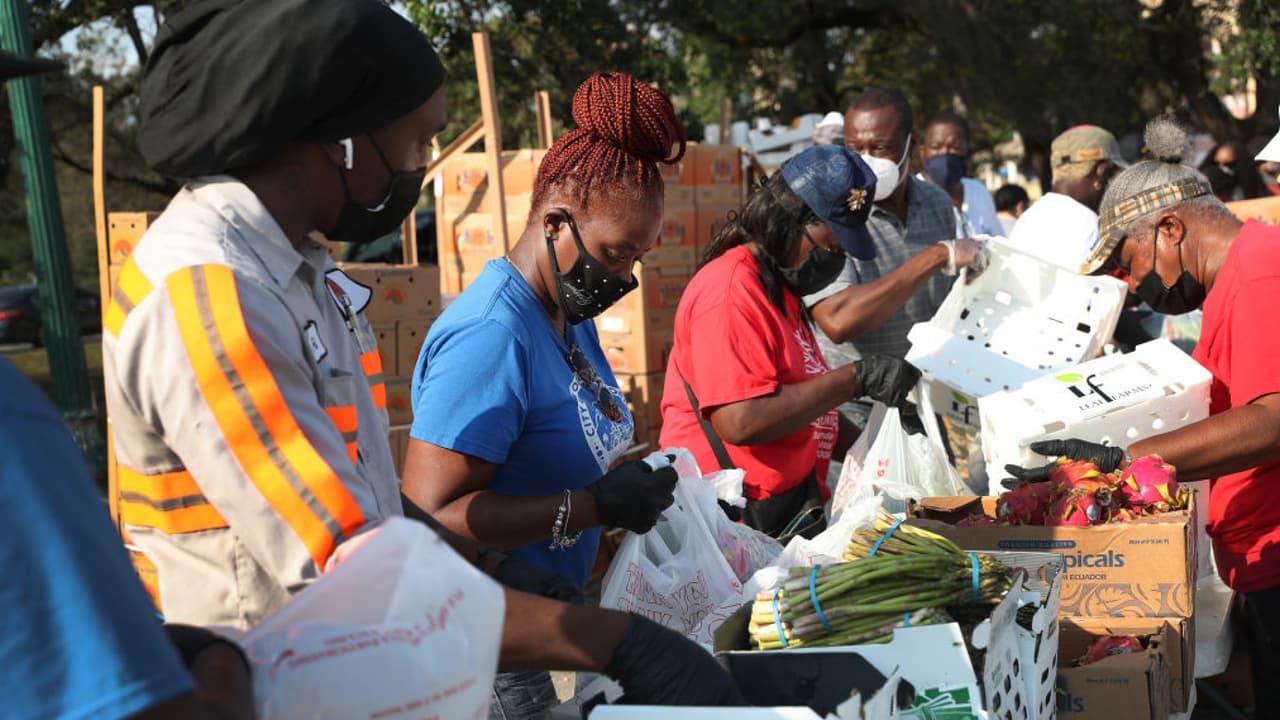 Bancos de alimentos también sufren los estragos de la pandemia y se están quedando sin suministros