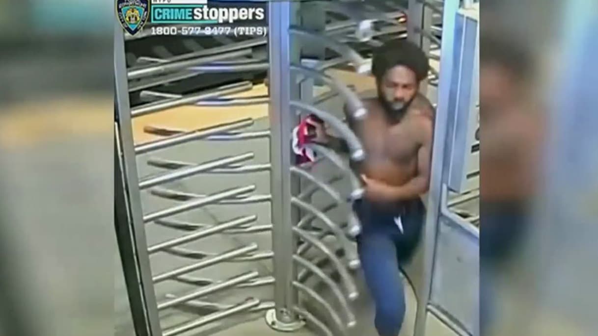 Un hombre apuñalado y otro golpeado con una piedra en la cabeza, los nuevos ataques en el metro de Nueva York