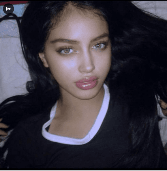 Y es que de verdad que anda desatado el cantante, ya que publicó hace unos días la foto de una desconocida súper hot.