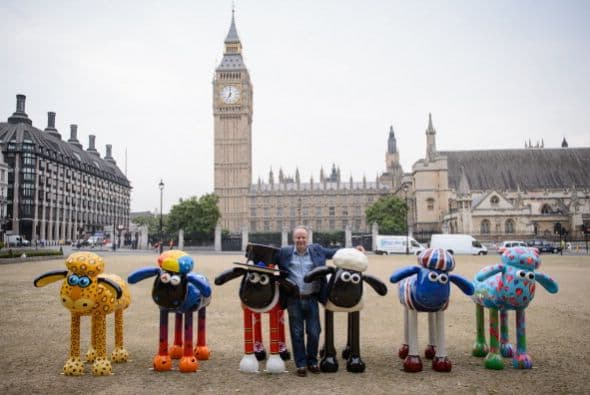Una selección de ovejas decoradas por el artista Nick Park, en el centro de Londres.
