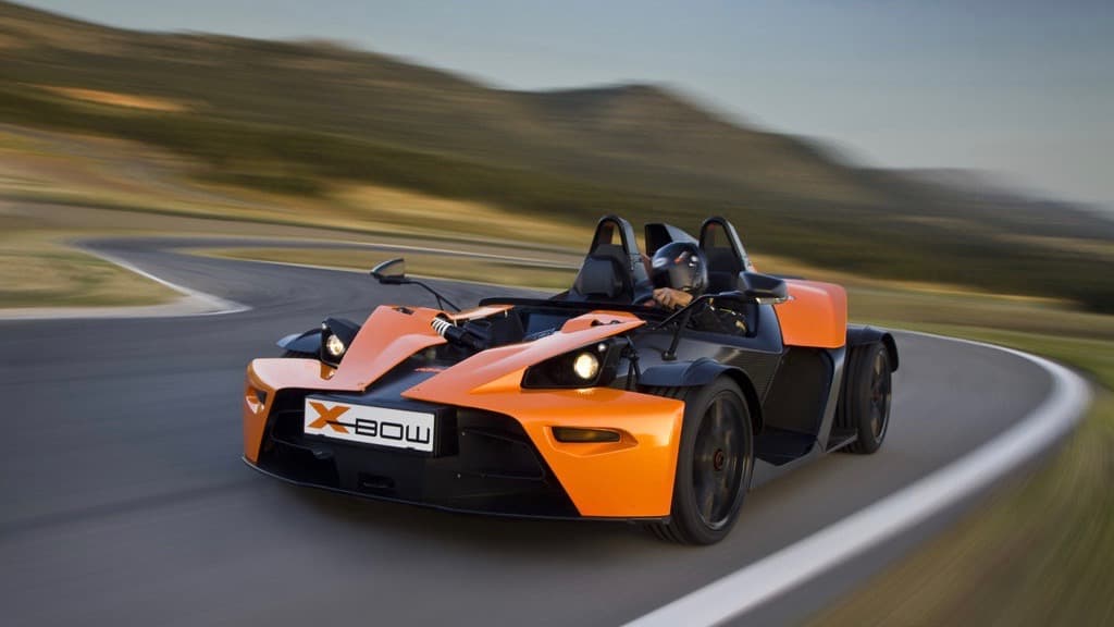 El fabricante austriaco de motocicletas KTM, mostró su primer y hasta ahora único, vehículo de cuatro ruedas, el X-Bow (por cierto, se pronuncia
<i>crossbow</i>) en el Auto Show de Ginebra 2008, el cual lucía tal cual como se aprecia en esta imagen.