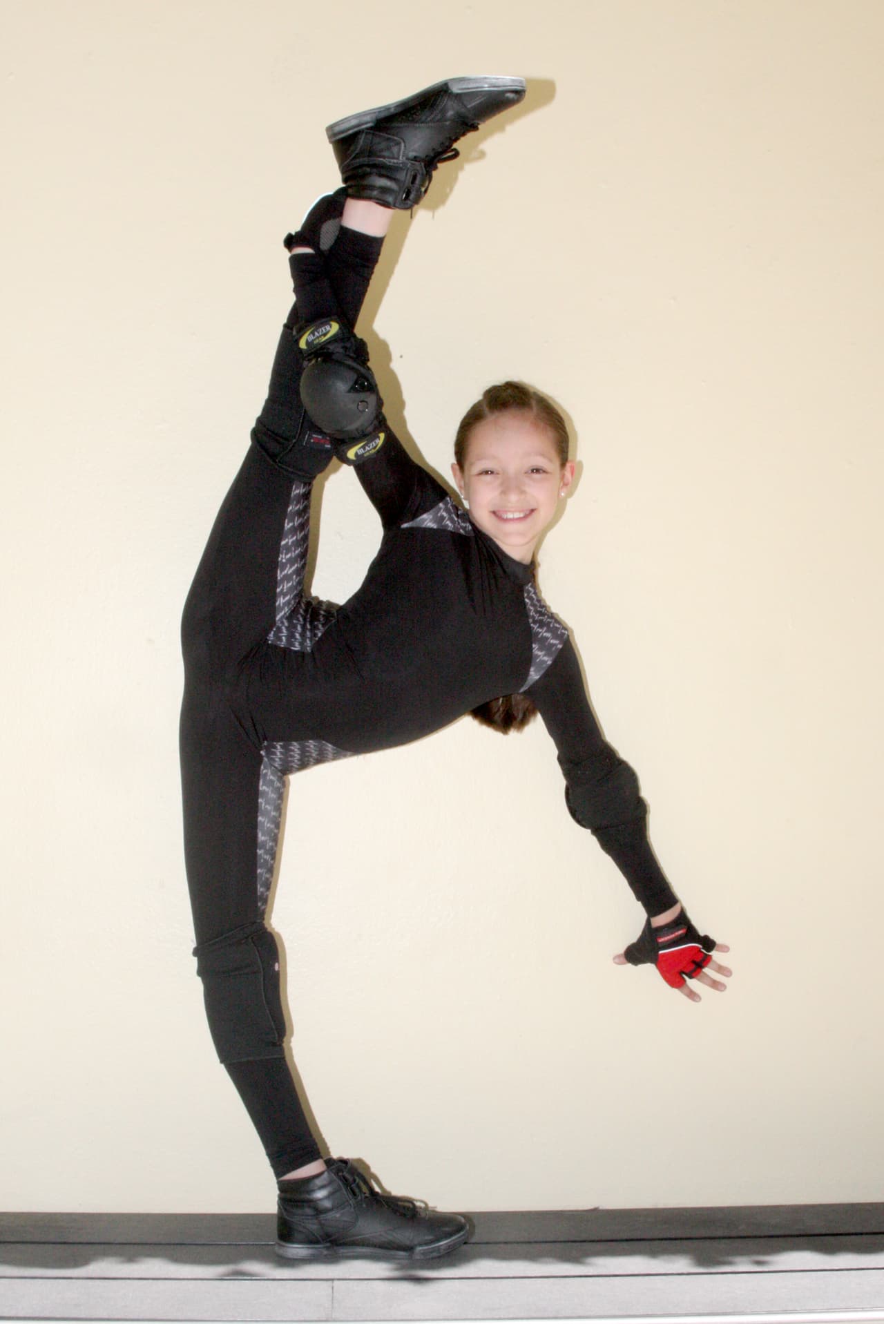 Sofía Mariel es otra gimnasta. Con 10 años, su elasticidad le abrirá paso en el circuito para darle un punto extra a su escuadrón.