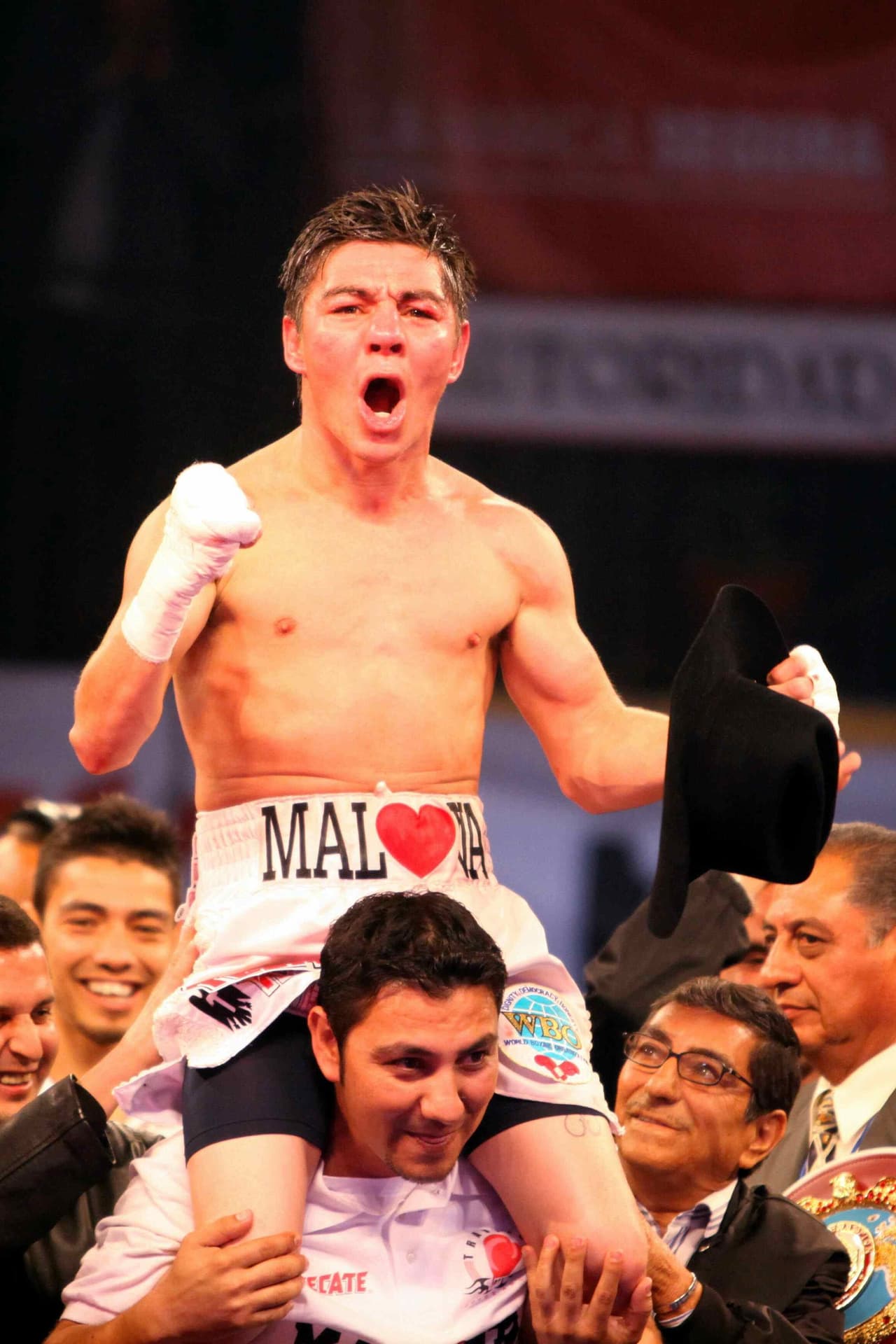 Jorge el "Travieso" Arce, fue el segundo mexicano en lograr ser campeón en cuatro diferentes divisones de de peso, Mosca ligero, Supermosca, Gallo y SuperGallo.